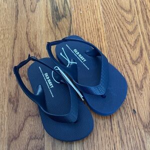 Toddler old navy navy flip flops size 6 NWT